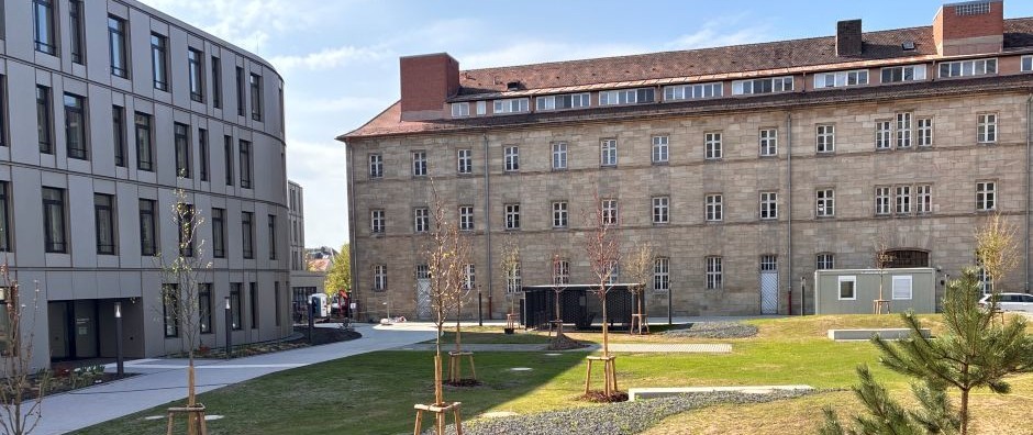 Gebäude mit Hof